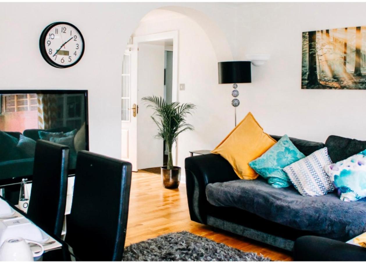 Home To Home Stay Apartment Glasgow Eksteriør bilde